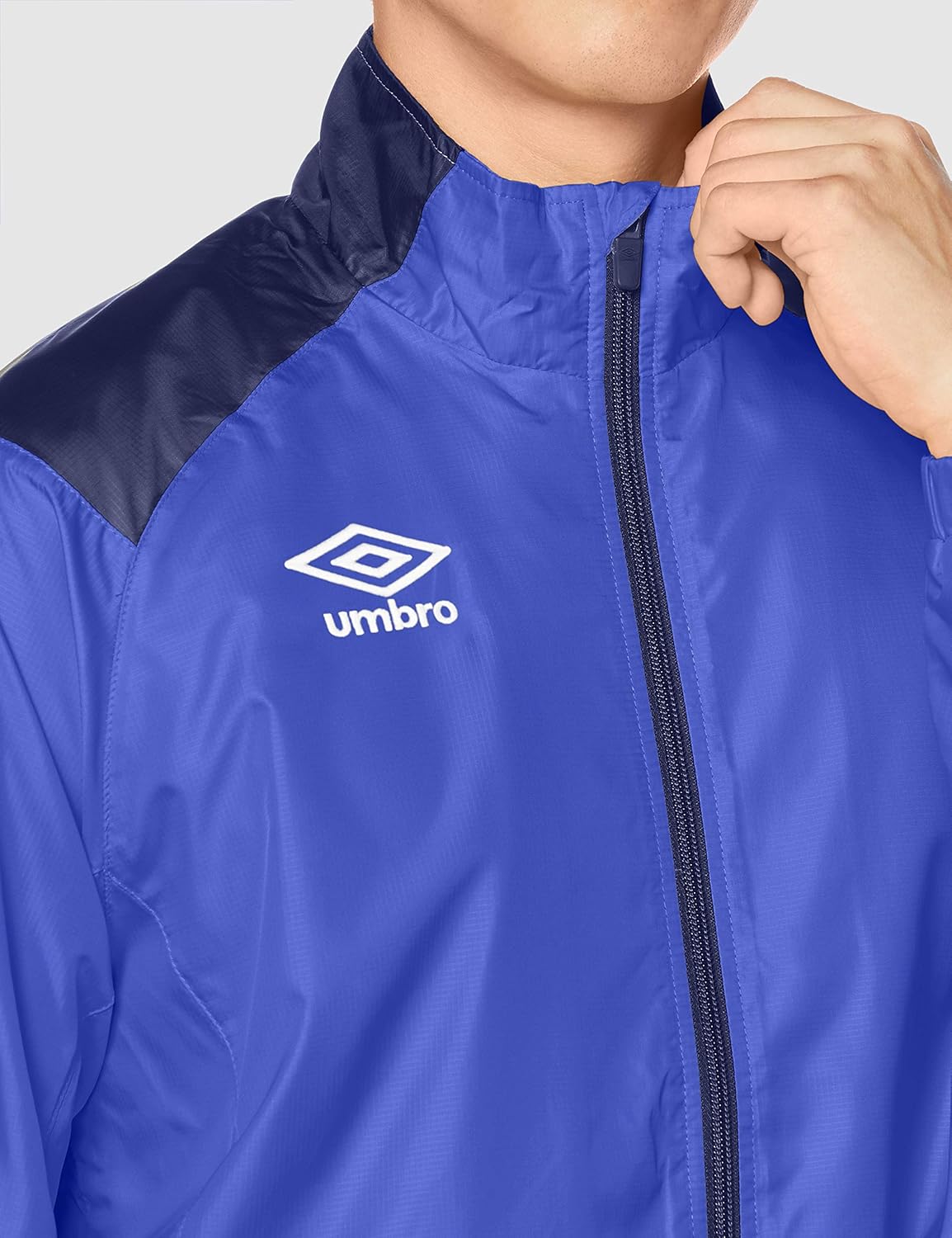 Umbro サッカー ウィンドブレーカー umbro アンブロ - ウィンドブレーカー -デサントストア-DESCENTE